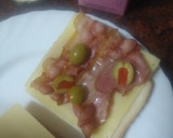 Foto del paso 3 de la receta: Sándwich pizza con jamón cocido, bacon y aceitunas