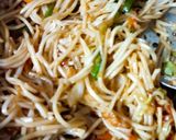शेजवान नूडल्स (schezwan noodles recipe in marathi) रेसिपी स्टेप 3 फोटो