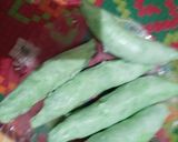 Foto langkah ke 4 dari resep Es Pisang Hijau Topping Es Krim.
