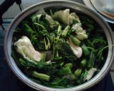 Foto langkah ke 1 dari resep Indonesia Healthy Vegetable Salad with peanut sauce dressing.