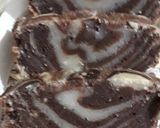 A picture of step 4 of Vanilla chocolate marble cake.