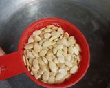 खजूर ड्राय फ्रूट बर्फी (khajur dry fruit barfi recipe in marathi) रेसिपी स्टेप 2 फोटो 
