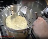 A picture of step 5 of Spätzle.