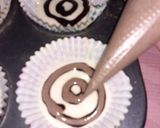 A picture of step 6 of Leopard Shiffon Cupcakes.