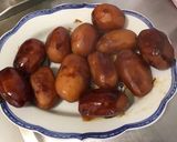 Une image de l'étape 4 de Pommes de terre roseval confites au jus de prunes et bouillon de champignons.