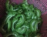 Foto langkah ke 1 dari resep Oseng pare anti pahit.