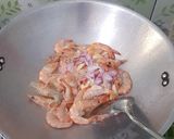 Foto langkah ke 5 dari resep Udang Goreng Asam Jawa.