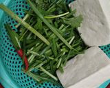 Hình bước làm 1 của món Canh hẹ tàu hủ