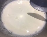 A picture of step 2 of Strawberry panna cotta.