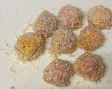 A picture of step 3 of Mozzarellas Pork Balls.