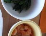 Foto del passaggio 2 della ricetta Spaghetti Asparagi e Gamberetti