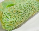 Foto langkah ke 5 dari resep Dadar Gulung Pandan Lembut isi Unti Kelapa.