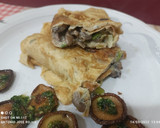 Foto del paso 5 de la receta: "Calzone" de huevo con ajos tiernos y setas