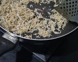 Foto langkah ke 1 dari resep Nasi Goreng Teri Daun Jeruk.