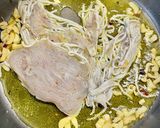 Foto del paso 2 de la receta: Tosta de angulas al ajillo