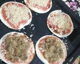 Foto del paso 5 de la receta: Pizzitas de berenjena, tomate, cebolla y queso