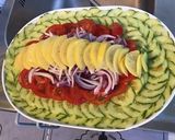 Une image de l'étape 9 de Salade composée au concombre,tomates,oignon rouge,feta et citron confit.