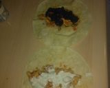 Foto del paso 7 de la receta: Fajitas de pollo con verduras (salsa de yogur/salsa de frambuesas)