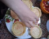Foto del paso 5 de la receta: Tarteletas de crema pastelera, dulce de leche, almendras, coco y chocolate