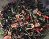 Foto langkah ke 3 dari resep Tumis Kangkung Saus Tiram.