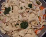 Foto del paso 6 de la receta: Pappardelle con ajos tiernos surimi y albahaca(pasta fresca)