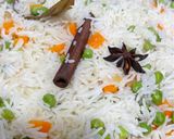 صورة لخطوة 4 من وصفة رز بسمتي بالبسلة والجزر