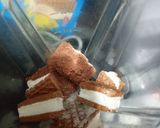 صورة لخطوة 1 من وصفة ميلك شيك بالشوكولاتة🍫🧊