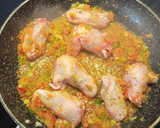 Foto del paso 1 de la receta: Pollo caldoso con pollo
