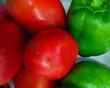 A picture of step 1 of Chicken jalfrezi.