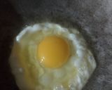 Foto langkah ke 1 dari resep Telur Ceplok Sat Set.