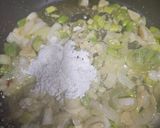 Foto del paso 4 de la receta: Pez espada en salsa de coliflor de romanesco