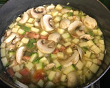 Foto del paso 1 de la receta: Sopa de calabacitas y poblanos