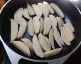 Foto del paso 1 de la receta: Papas rústicas en sartén essen