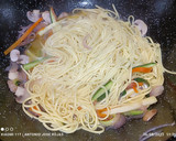 Foto del paso 3 de la receta: Noodles japoneses con verduras y huevo