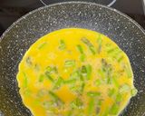 Foto del paso 4 de la receta: Tortilla francesa de espárragos