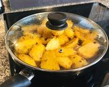 Hagymás szűzérme krumplival recept fázis 3 fotója