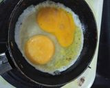 Foto langkah ke 6 dari resep Menu Sarapan - Roti isi Kornet dan Telur.