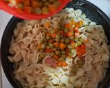 Foto del paso 3 de la receta: Torta de fideos con verduras y pollo