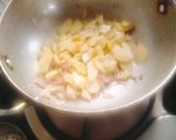 A picture of step 6 of Chinese fried rice 😋😋.