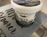 Une image de l'étape 4 de Skyr à la pêche jaune.
