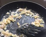 A picture of step 3 of Spinach corn toast.