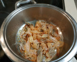 Foto del paso 1 de la receta: Arroz Bomba con langostinos y chirlas