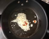 Foto del paso 2 de la receta: Tagliatellis con gambas y espinacas