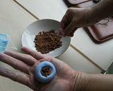 Foto langkah ke 6 dari resep Klepon biru kembang teleng.
