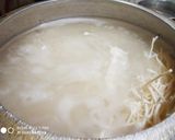 A picture of step 1 of Egg Hakka Noodles.