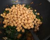 Foto del paso 6 de la receta: Garbanzos con espinacas, sobrasada y huevo