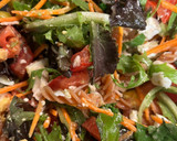 Foto del paso 2 de la receta: Ensalada completa 🍅🥬🥑🥕