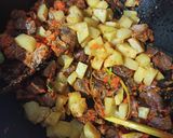 Foto langkah ke 3 dari resep Sambal Goreng Krecek Ati Kentang.