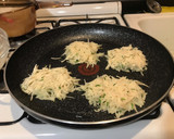 Foto del paso 4 de la receta: Latkes de papa con compota de pera al jengibre