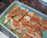 Foto del paso 1 de la receta: Gallo al aroma de Cookpad con ensalada